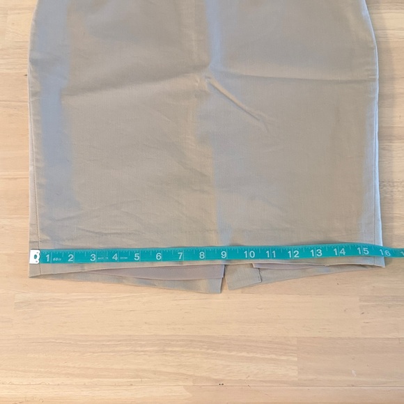 Ann Taylor Khaki Colored Pencil Skirt, Size 2P, Fully Lined, Excellent Condition - Picture 7 of 10